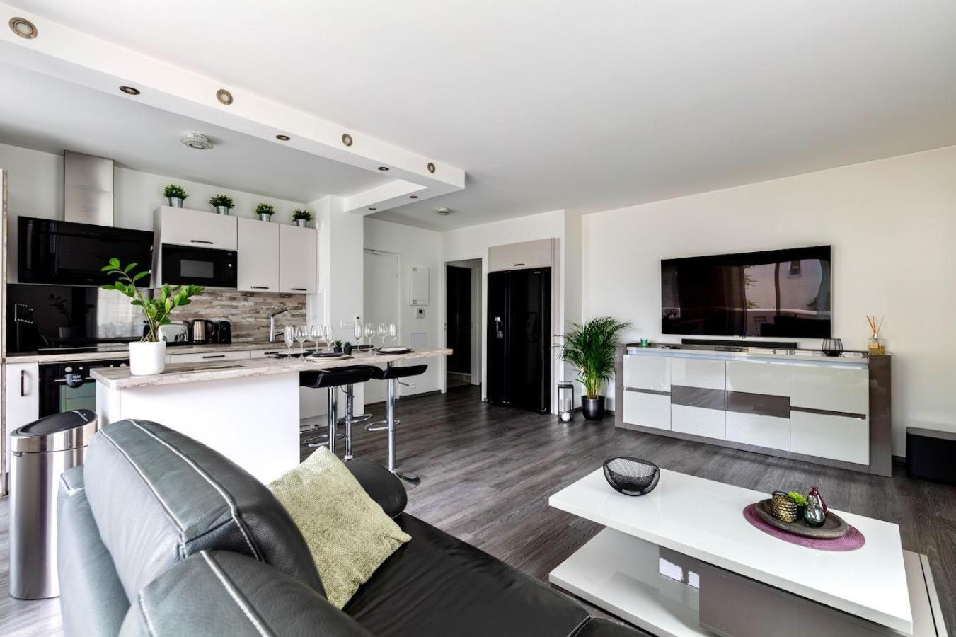 Charmant Refuge Avec Jardin, A 6 Minutes A Pied Du Metro Creteil L Echat-Lovely Retreat With Garden, Located A 6-Minute Walk From Creteil L Echat Metro Station Buitenkant foto