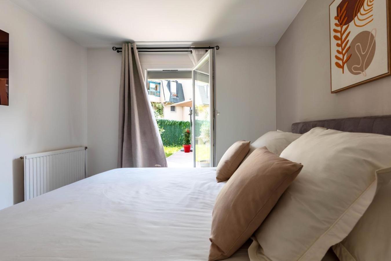 Charmant Refuge Avec Jardin, A 6 Minutes A Pied Du Metro Creteil L Echat-Lovely Retreat With Garden, Located A 6-Minute Walk From Creteil L Echat Metro Station Buitenkant foto